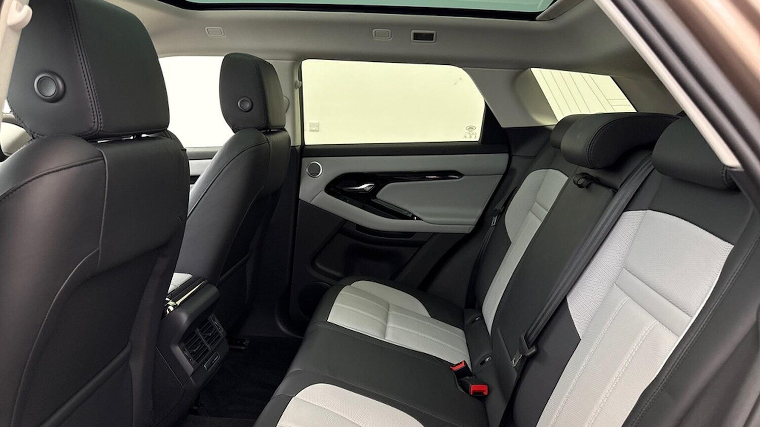 Used Land Rover Range Rover Evoque 2024 for sale - 76149510: Photo 16