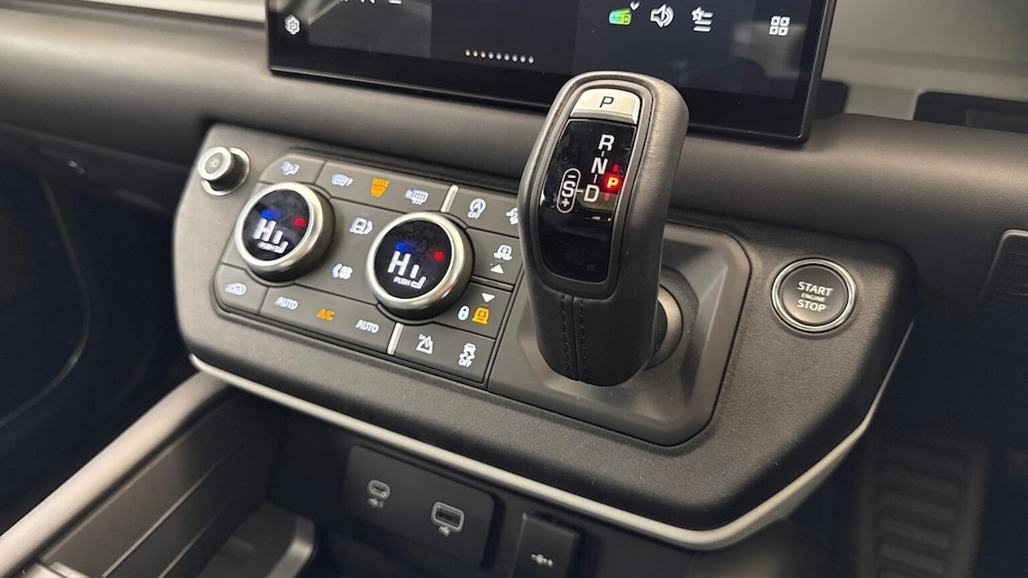 Used Land Rover Defender 2024 for sale - 76651225: Photo 13