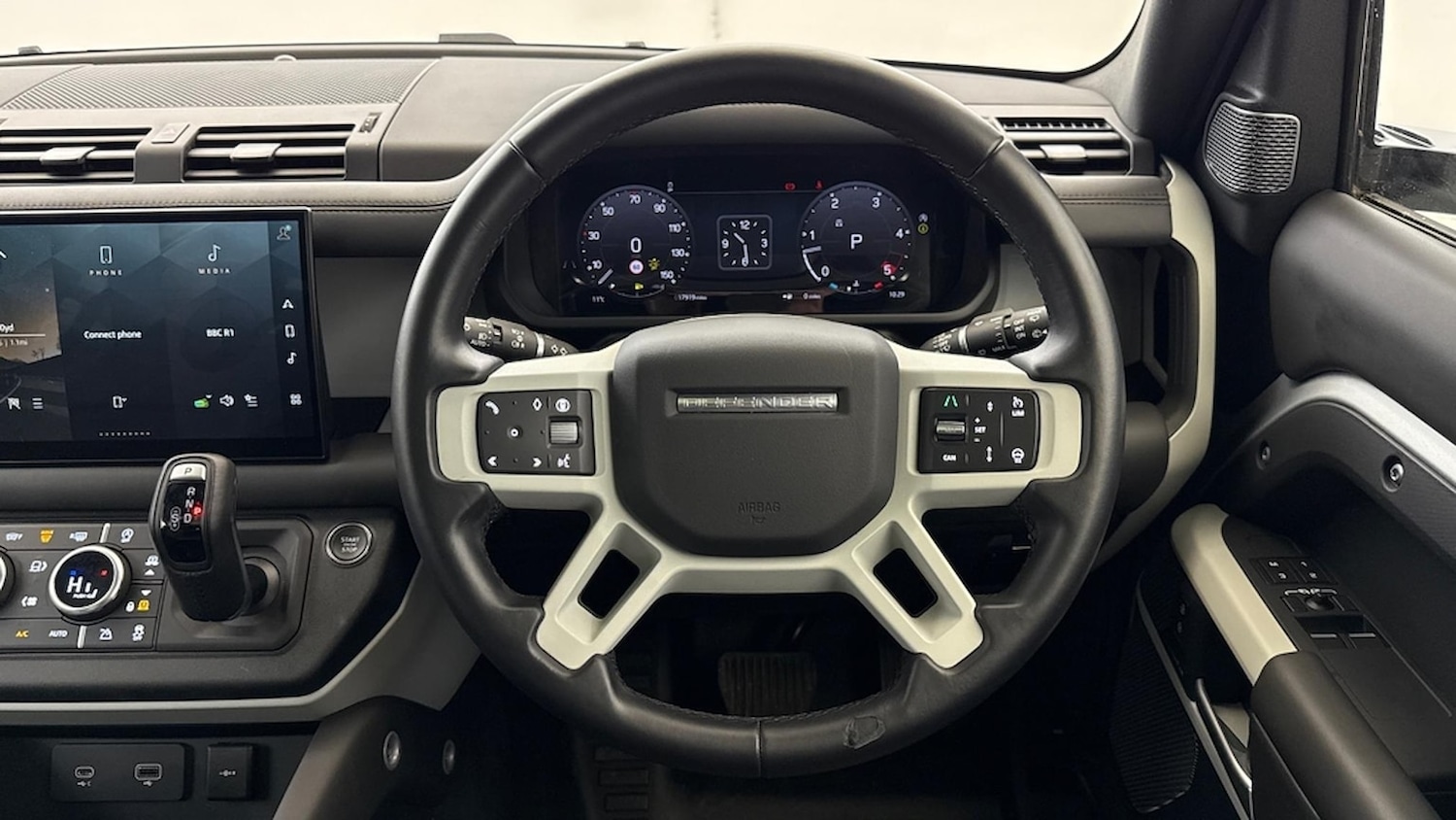 Used Land Rover Defender 2024 for sale - 76651225: Photo 15