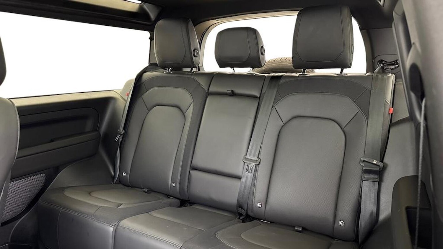 Used Land Rover Defender 2024 for sale - 76651225: Photo 4