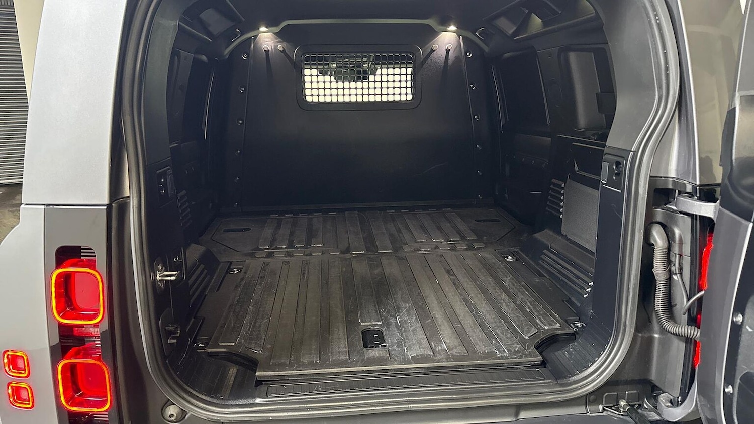 Used Land Rover Defender 2023 for sale - 77603698: Photo 10