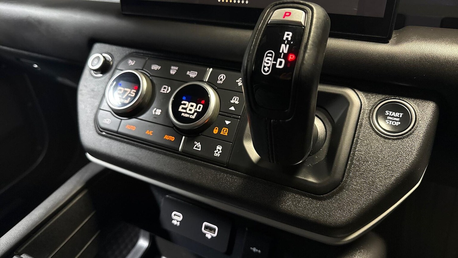 Used Land Rover Defender 2023 for sale - 77603698: Photo 13