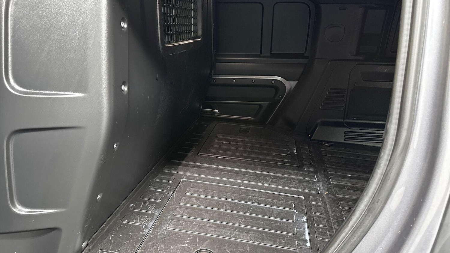 Used Land Rover Defender 2023 for sale - 77603698: Photo 4