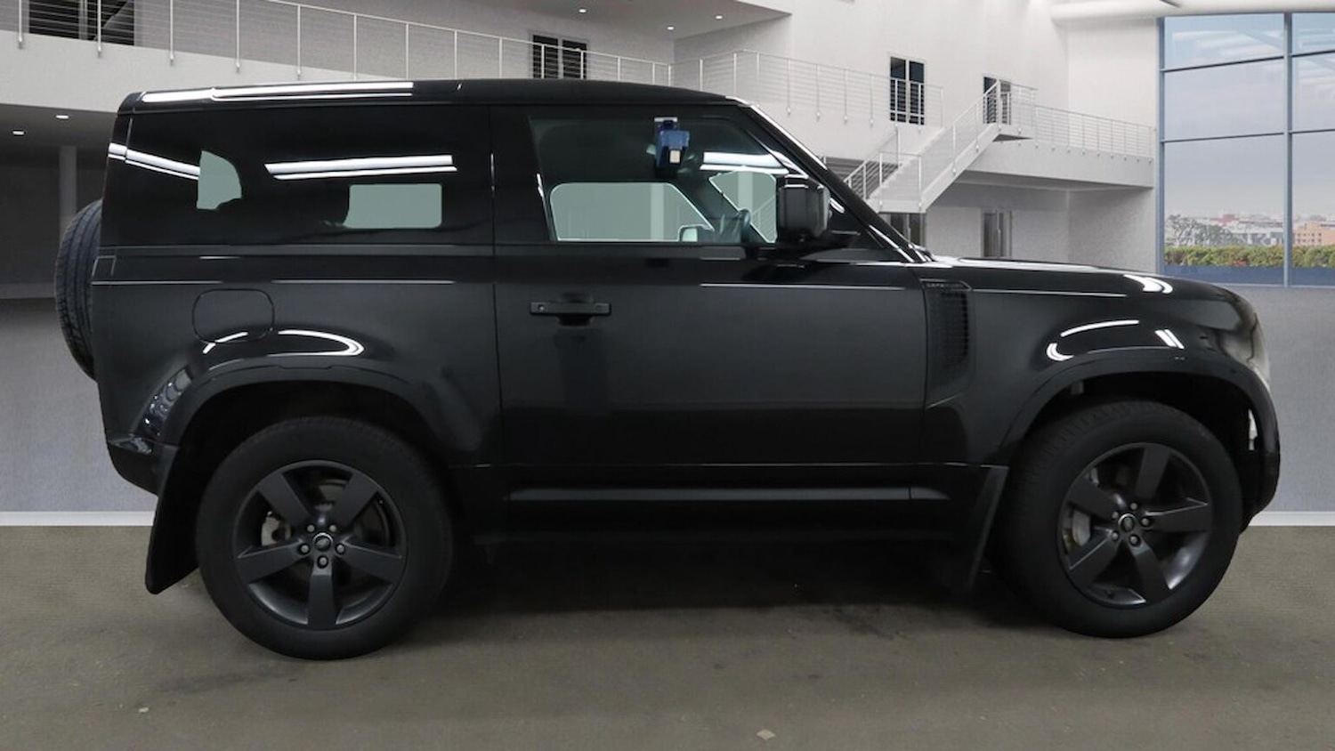 Used Land Rover Defender 2023 for sale - 76335157: Photo 5