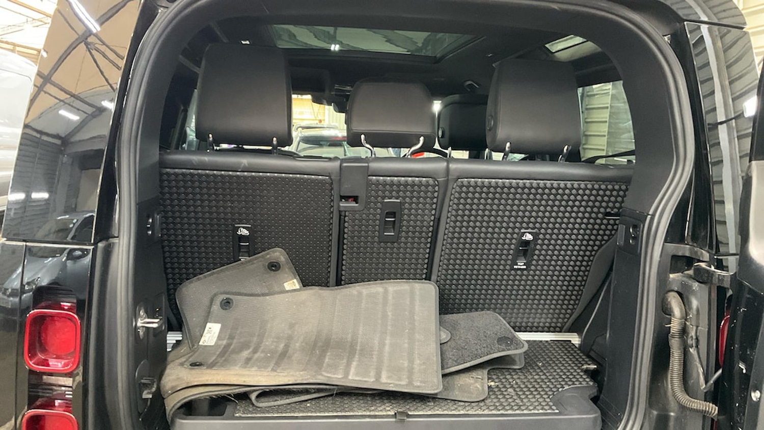 Used Land Rover Defender 2023 for sale - 76335157: Photo 7