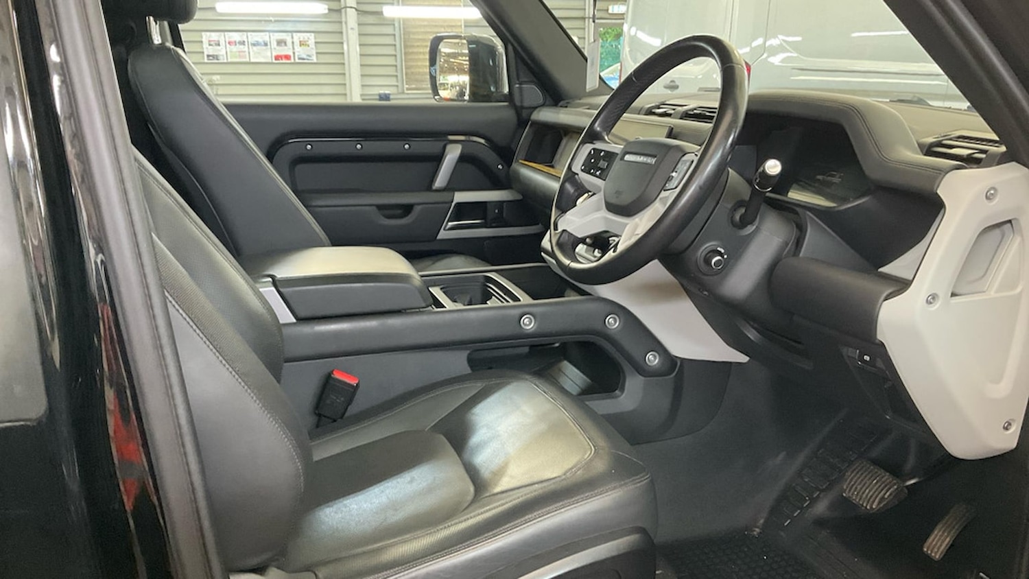 Used Land Rover Defender 2023 for sale - 76335157: Photo 9