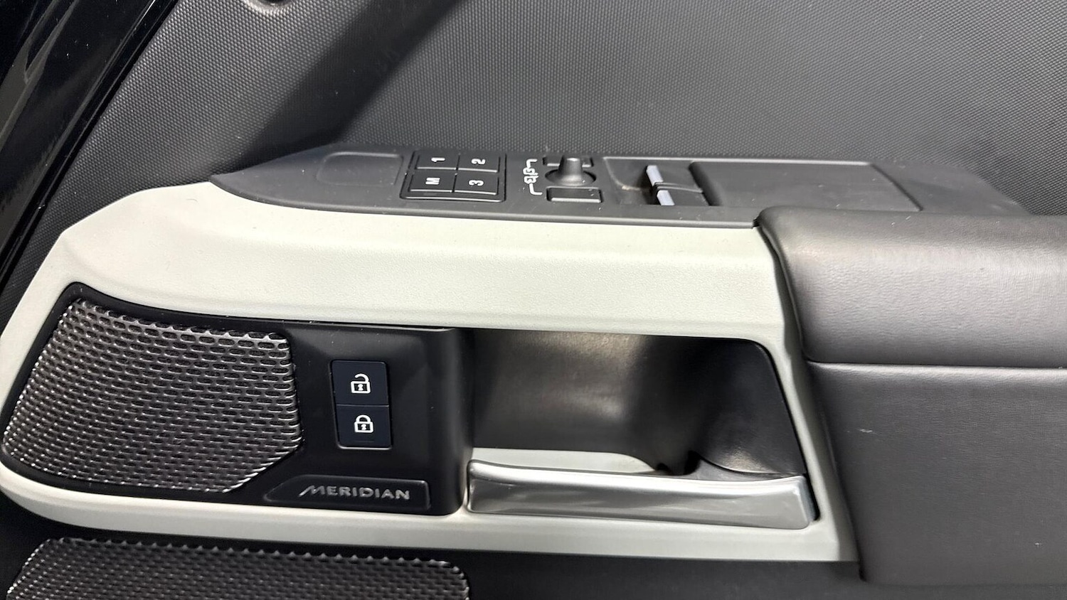 Used Land Rover Defender 2023 for sale - 77489401: Photo 18