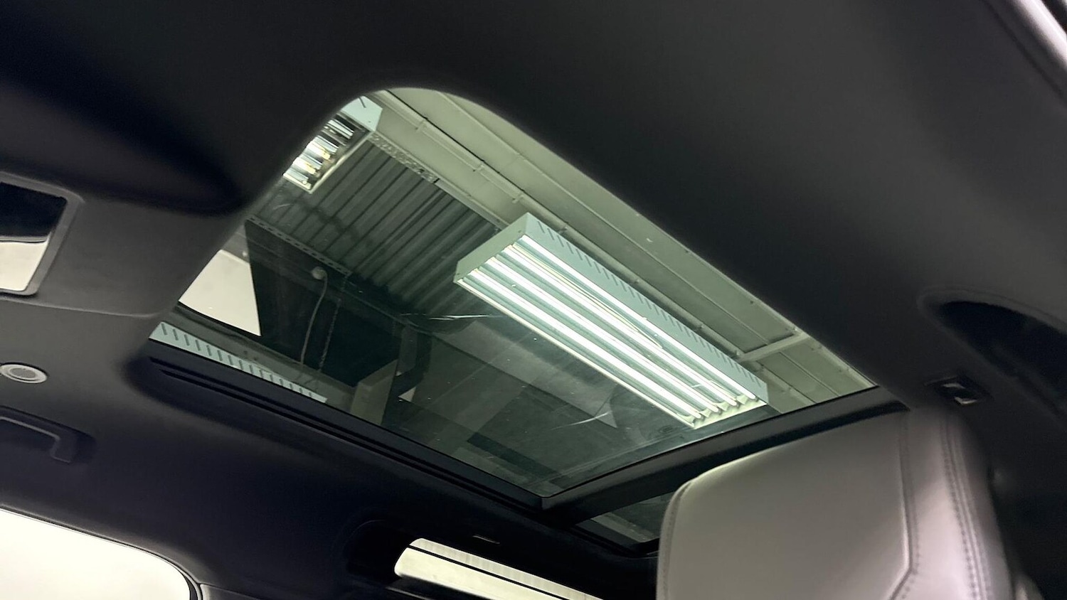 Used Land Rover Defender 2023 for sale - 77489401: Photo 21