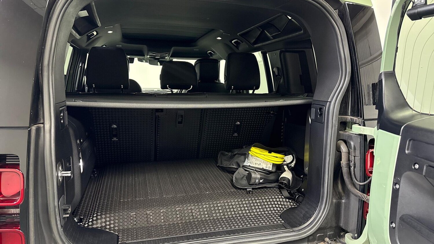 Used Land Rover Defender 2023 for sale - 78191101: Photo 11