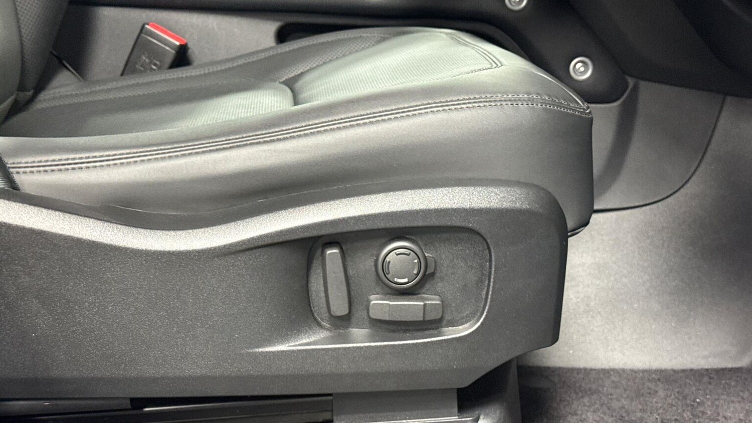 Used Land Rover Defender 2023 for sale - 78191101: Photo 25