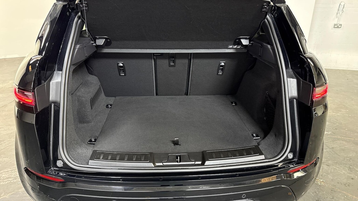 Used Land Rover Range Rover Evoque 2025 for sale - 76897057: Photo 10