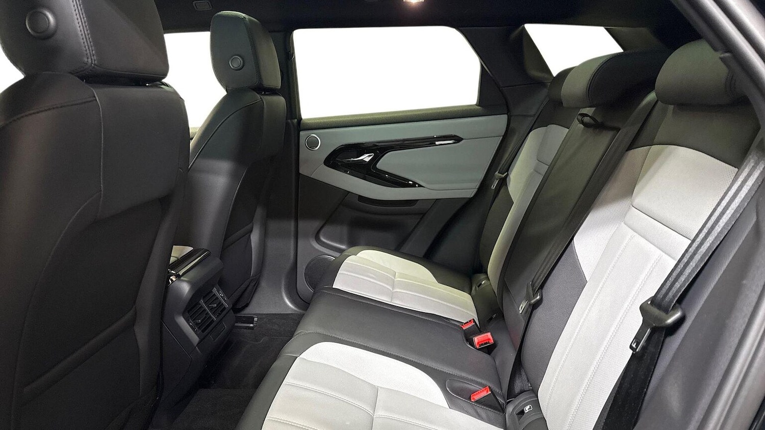 Used Land Rover Range Rover Evoque 2025 for sale - 76897057: Photo 4