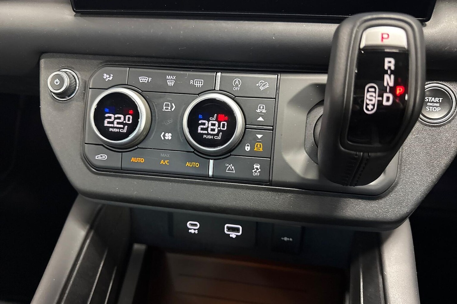 Used Land Rover Defender 2022 for sale - 76340556: Photo 12
