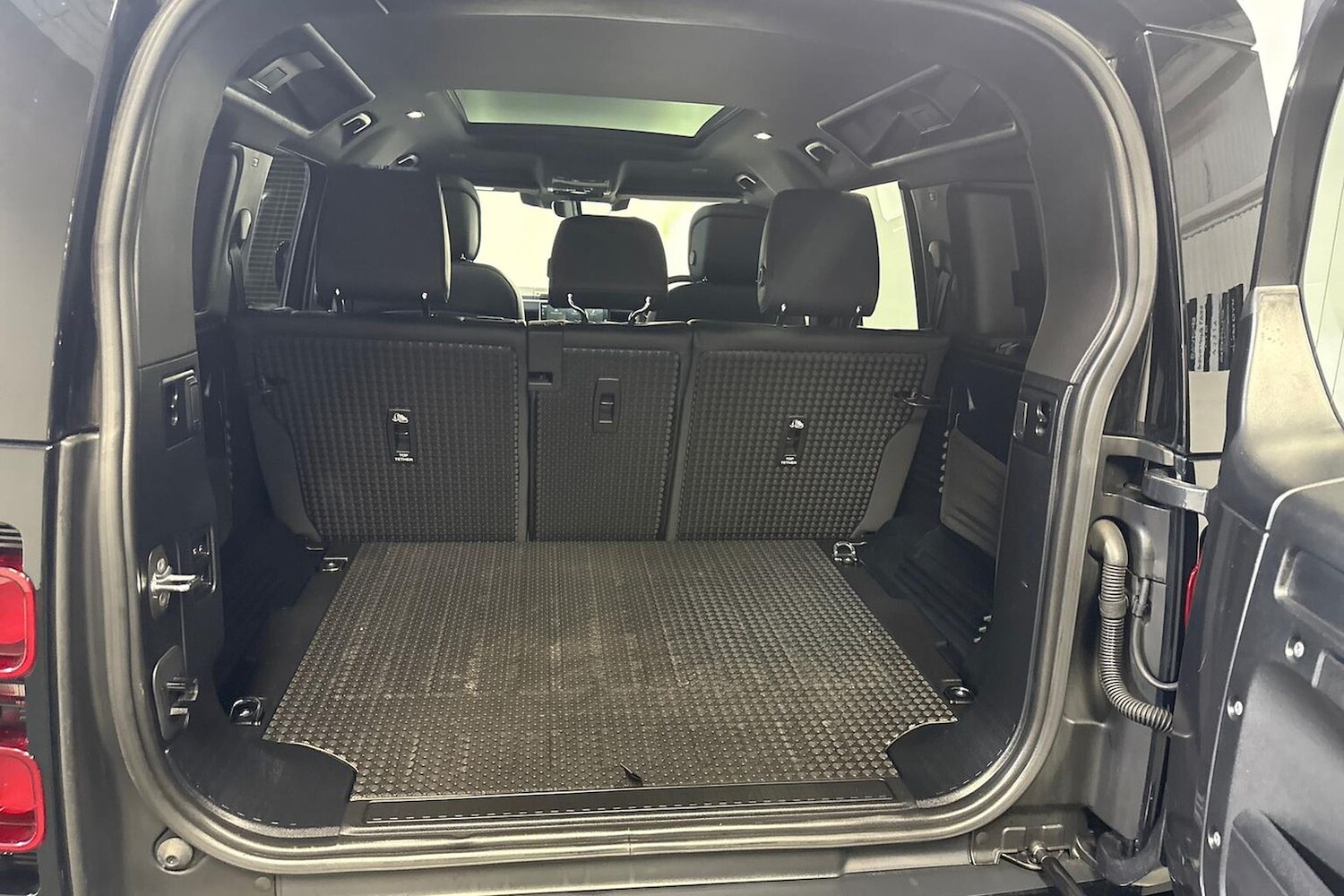 Used Land Rover Defender 2022 for sale - 76340556: Photo 17