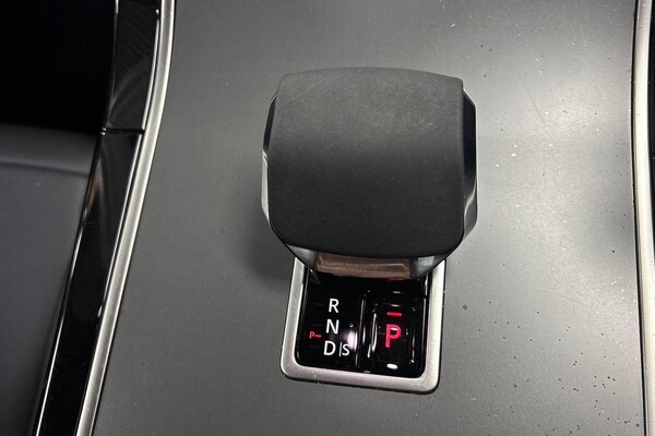 Used Land Rover Range Rover Velar 2023 for sale - 75485019: Photo 12