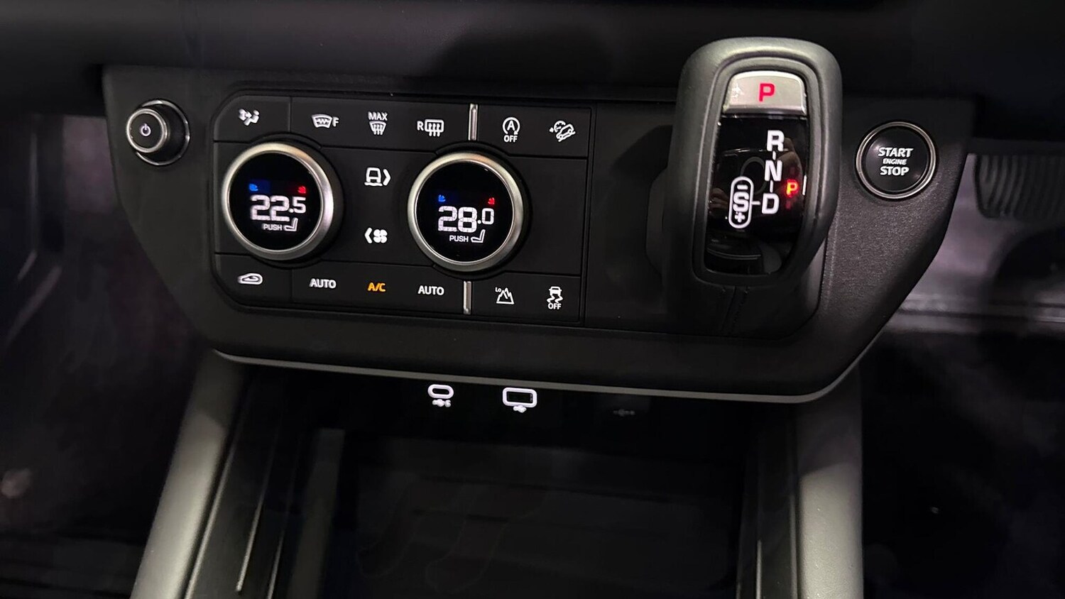 Used Land Rover Defender 2024 for sale - 78193294: Photo 13