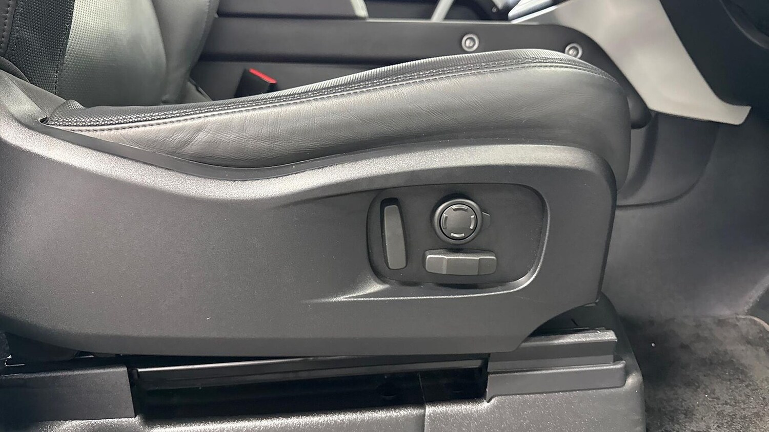 Used Land Rover Defender 2024 for sale - 78193294: Photo 23