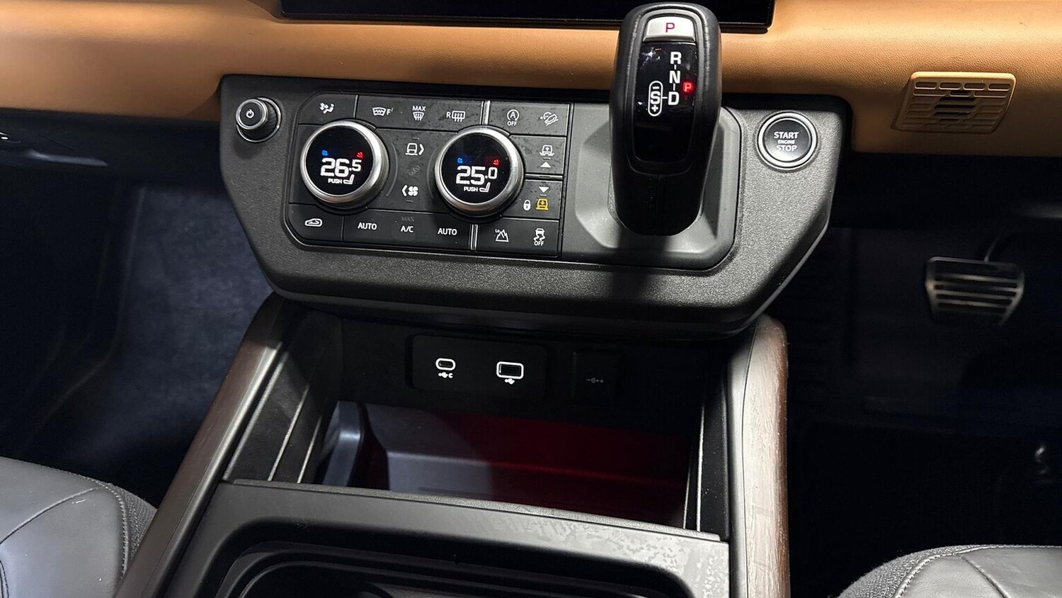 Used Land Rover Defender 2022 for sale - 76860030: Photo 13