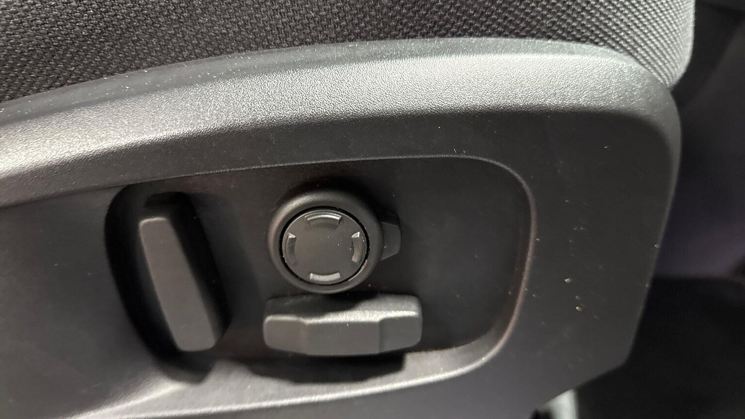 Used Land Rover Defender 2022 for sale - 76860030: Photo 18