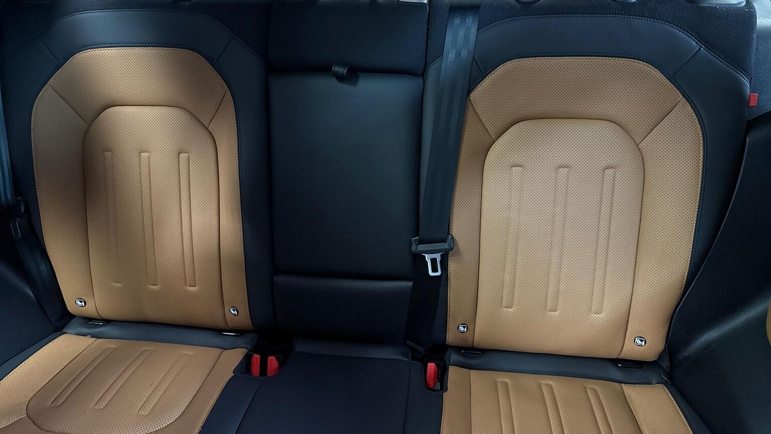 Used Land Rover Defender 2022 for sale - 76860030: Photo 4