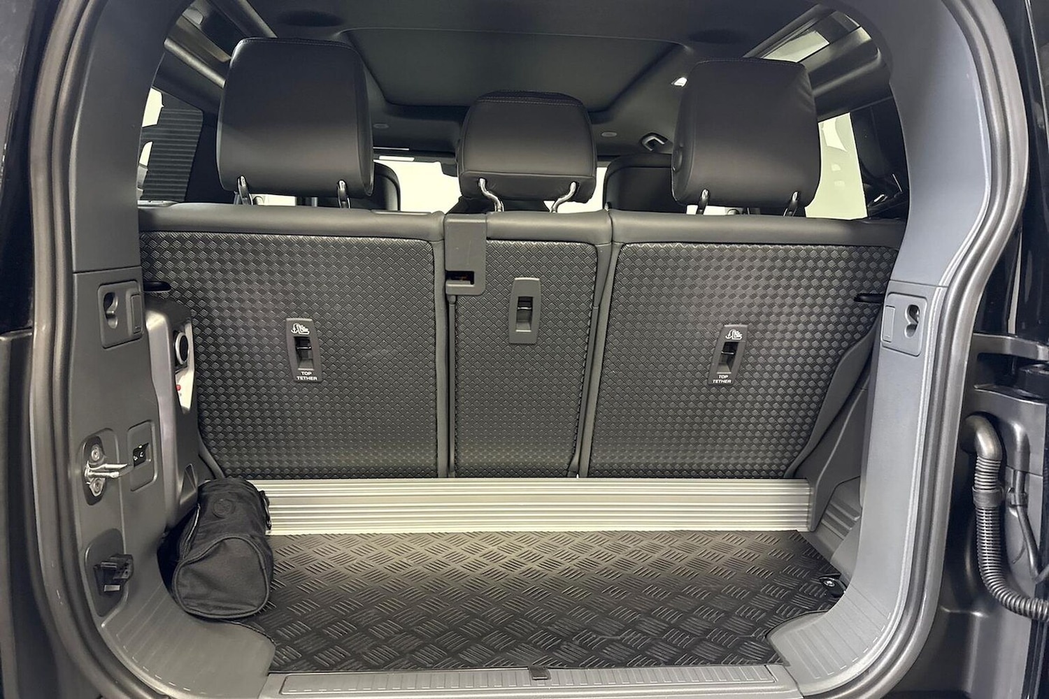 Used Land Rover Defender 2022 for sale - 76412505: Photo 17