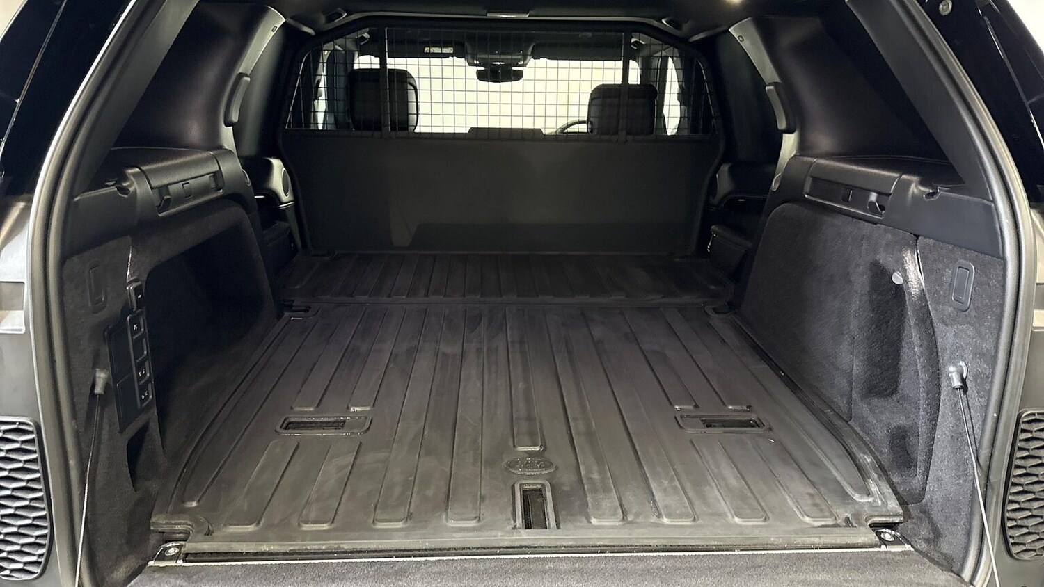 Used Land Rover Discovery 2024 for sale - 77489792: Photo 10