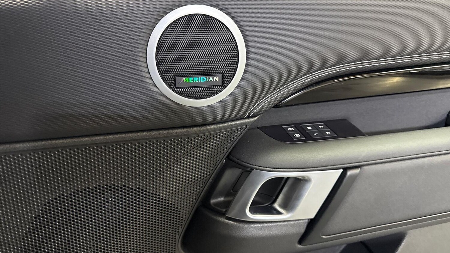 Used Land Rover Discovery 2024 for sale - 77489792: Photo 18