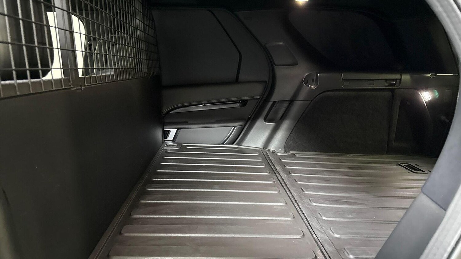 Used Land Rover Discovery 2024 for sale - 77489792: Photo 4