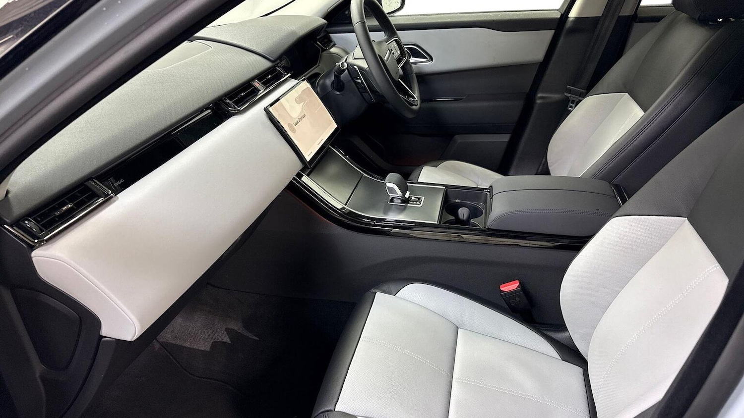 Used Land Rover Range Rover Velar 2025 for sale - 77489445: Photo 3