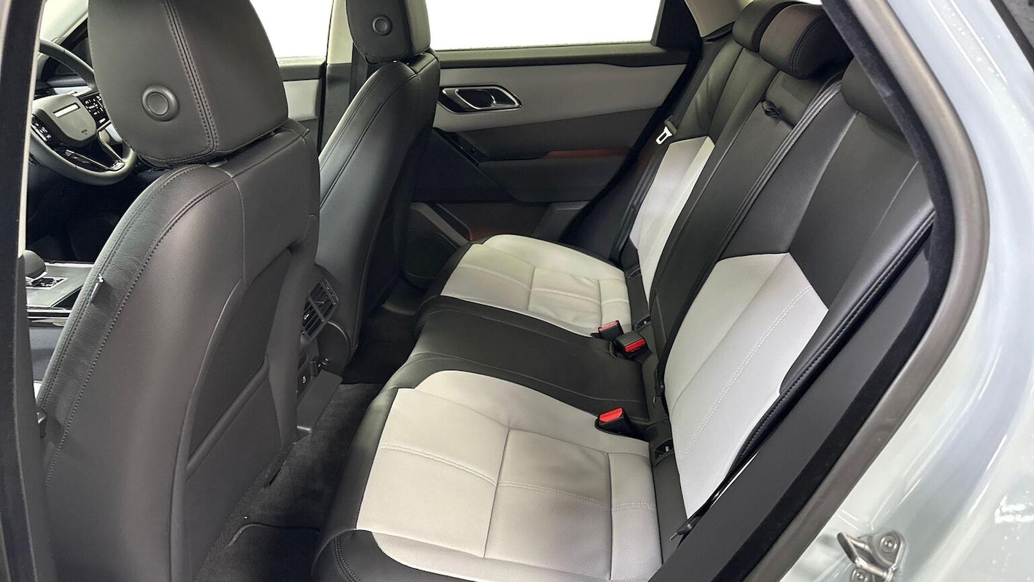 Used Land Rover Range Rover Velar 2025 for sale - 77489445: Photo 4