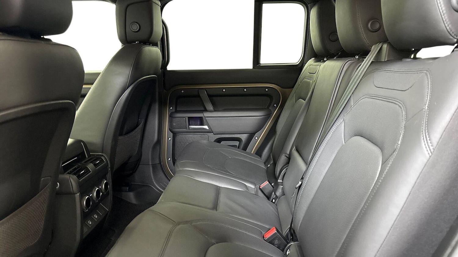 Used Land Rover Defender 2025 for sale - 77721406: Photo 4