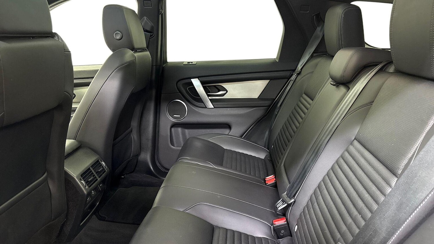 Used Land Rover Discovery Sport 2023 for sale - 78191108: Photo 4