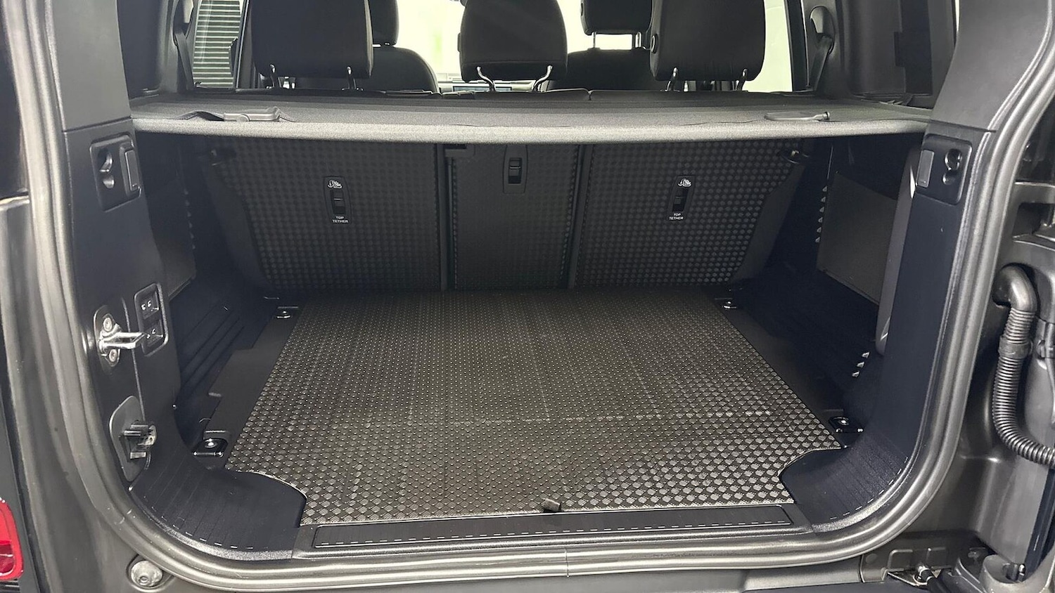 Used Land Rover Defender 2025 for sale - 78064441: Photo 10