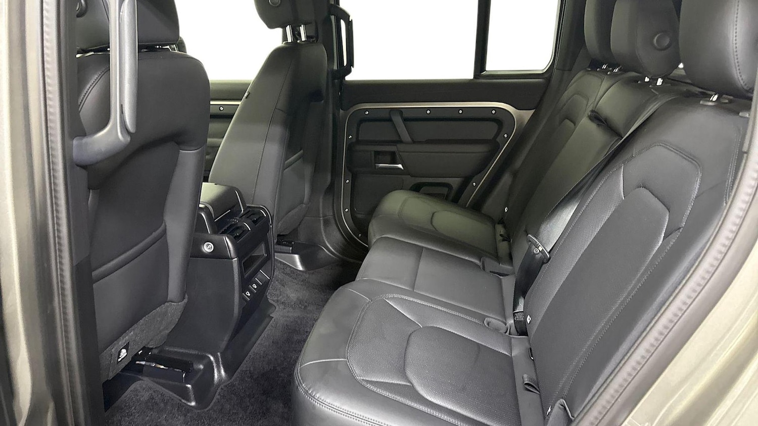 Used Land Rover Defender 2025 for sale - 78064441: Photo 4