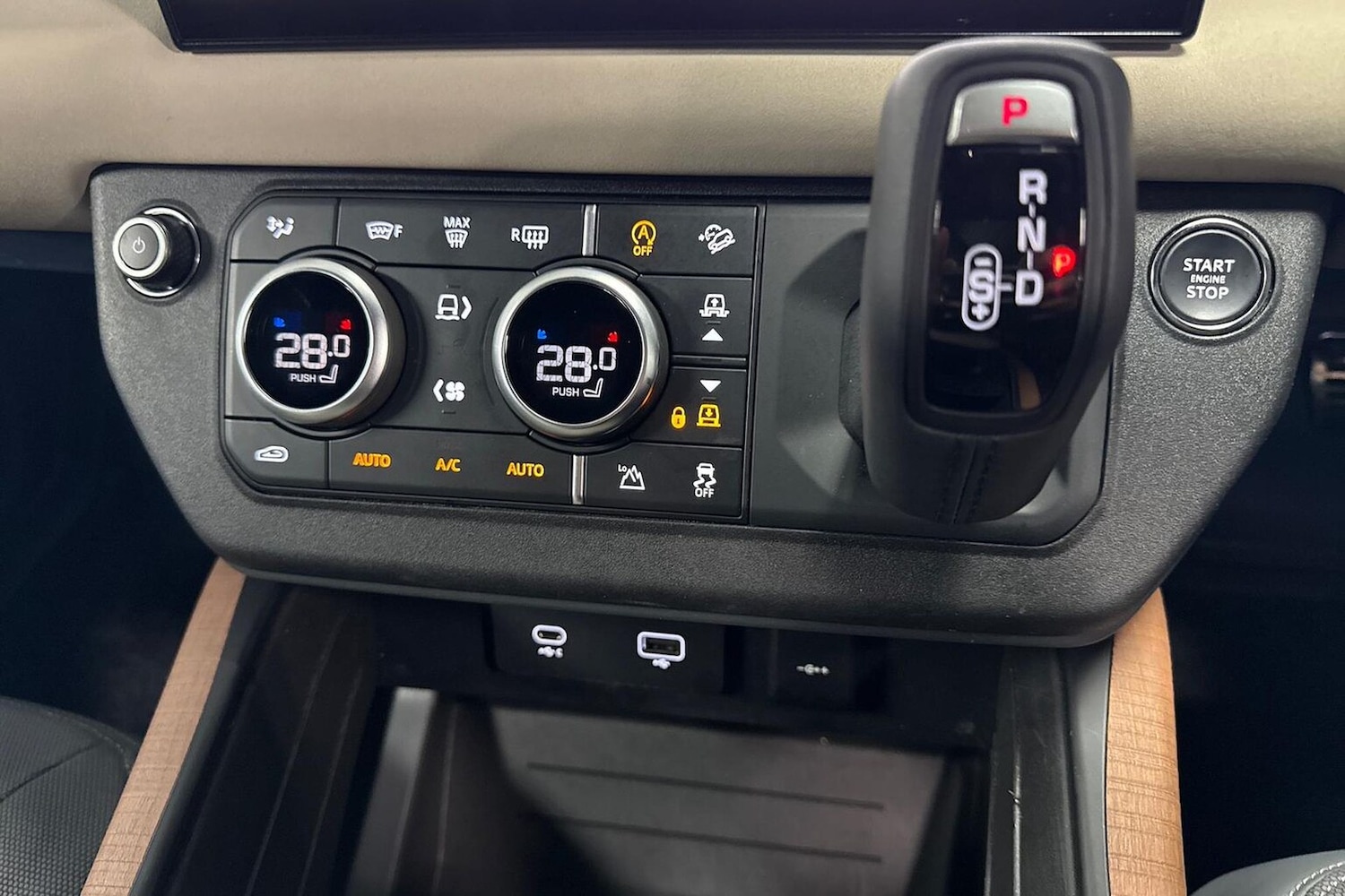 Used Land Rover Defender 2022 for sale - 76127281: Photo 12