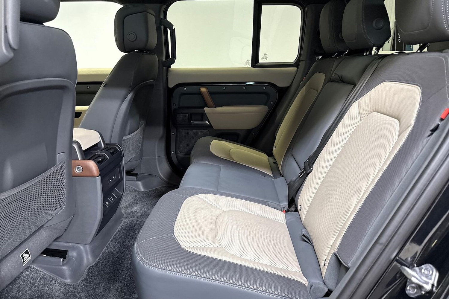 Used Land Rover Defender 2022 for sale - 76127281: Photo 16