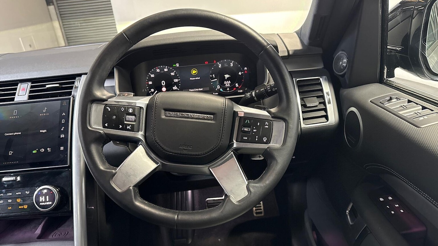 Used Land Rover Discovery 2024 for sale - 76963514: Photo 15