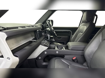 Used Land Rover Defender 2022 for sale - 77775147: Photo