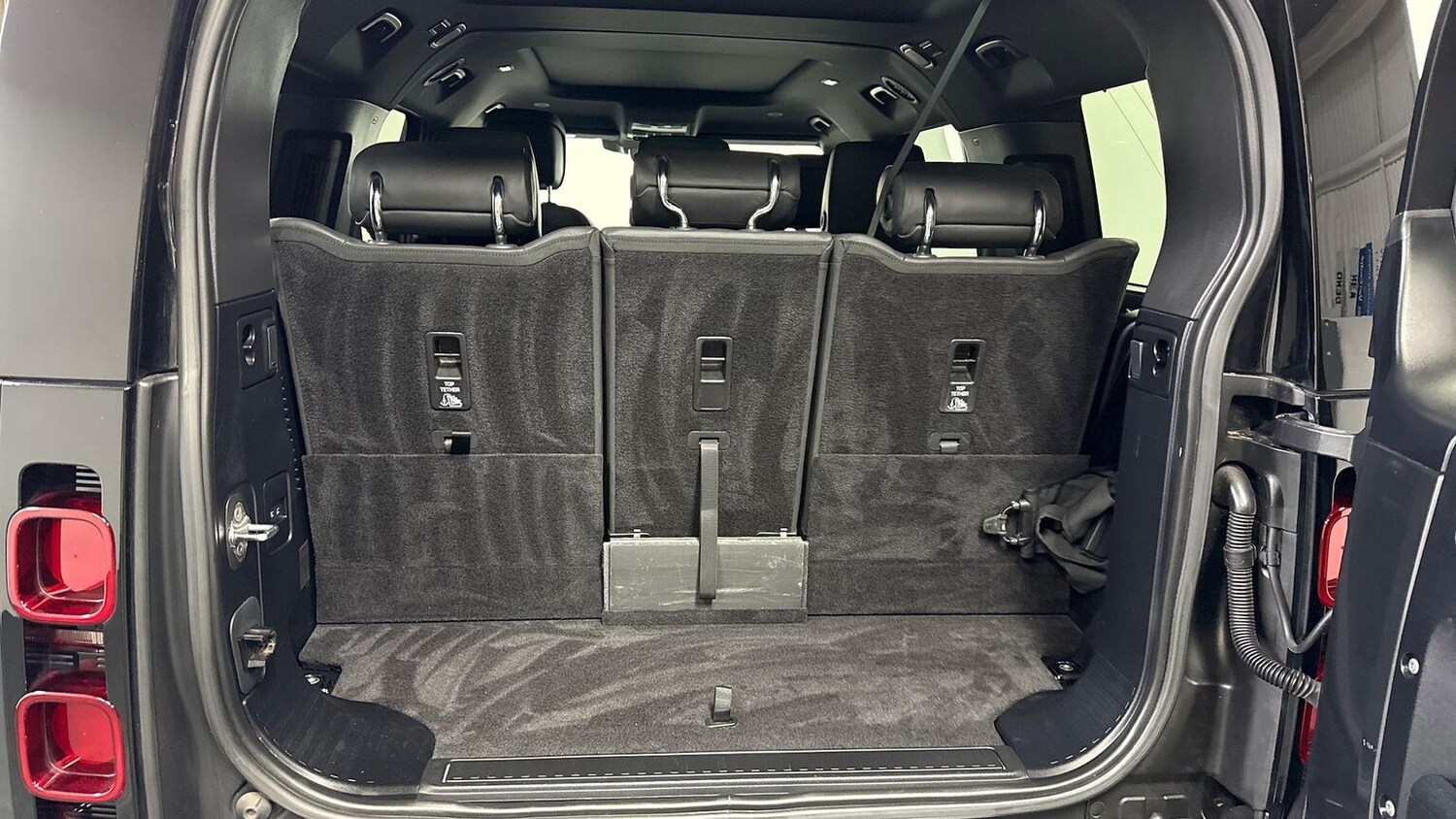 Used Land Rover Defender 2023 for sale - 78191076: Photo 11