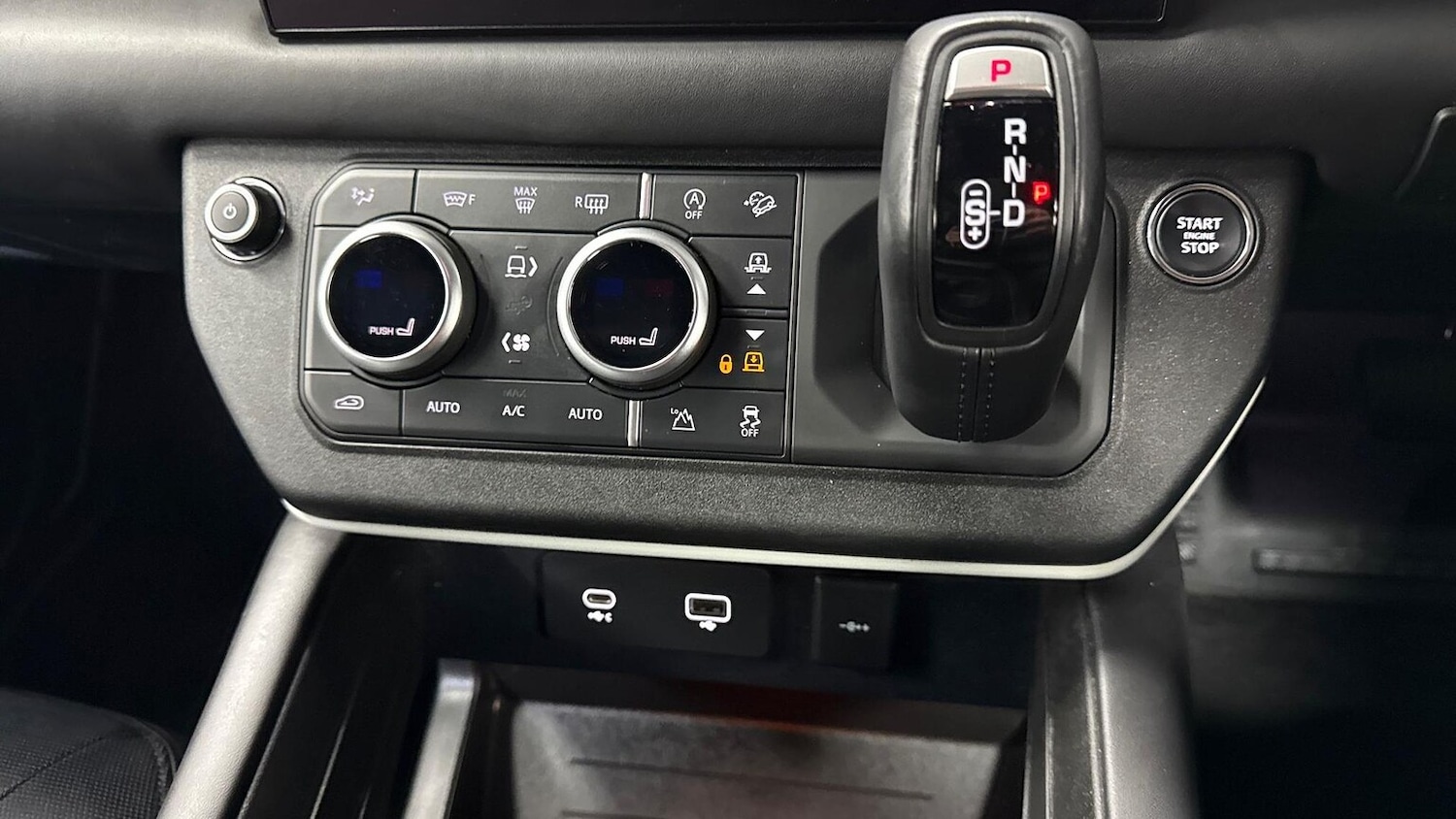 Used Land Rover Defender 2023 for sale - 78191076: Photo 14