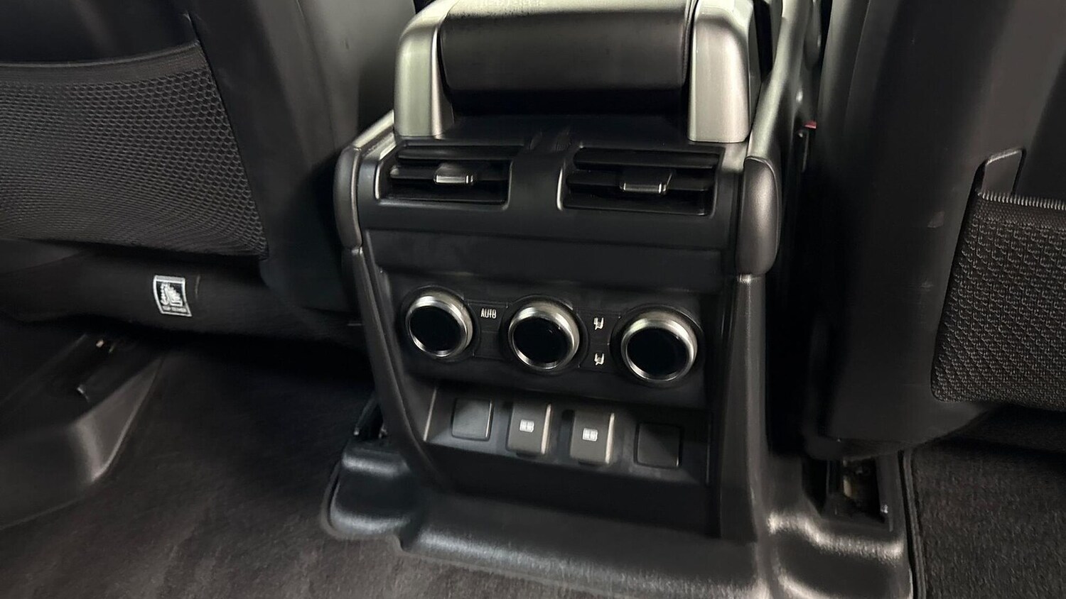 Used Land Rover Defender 2023 for sale - 78191076: Photo 19