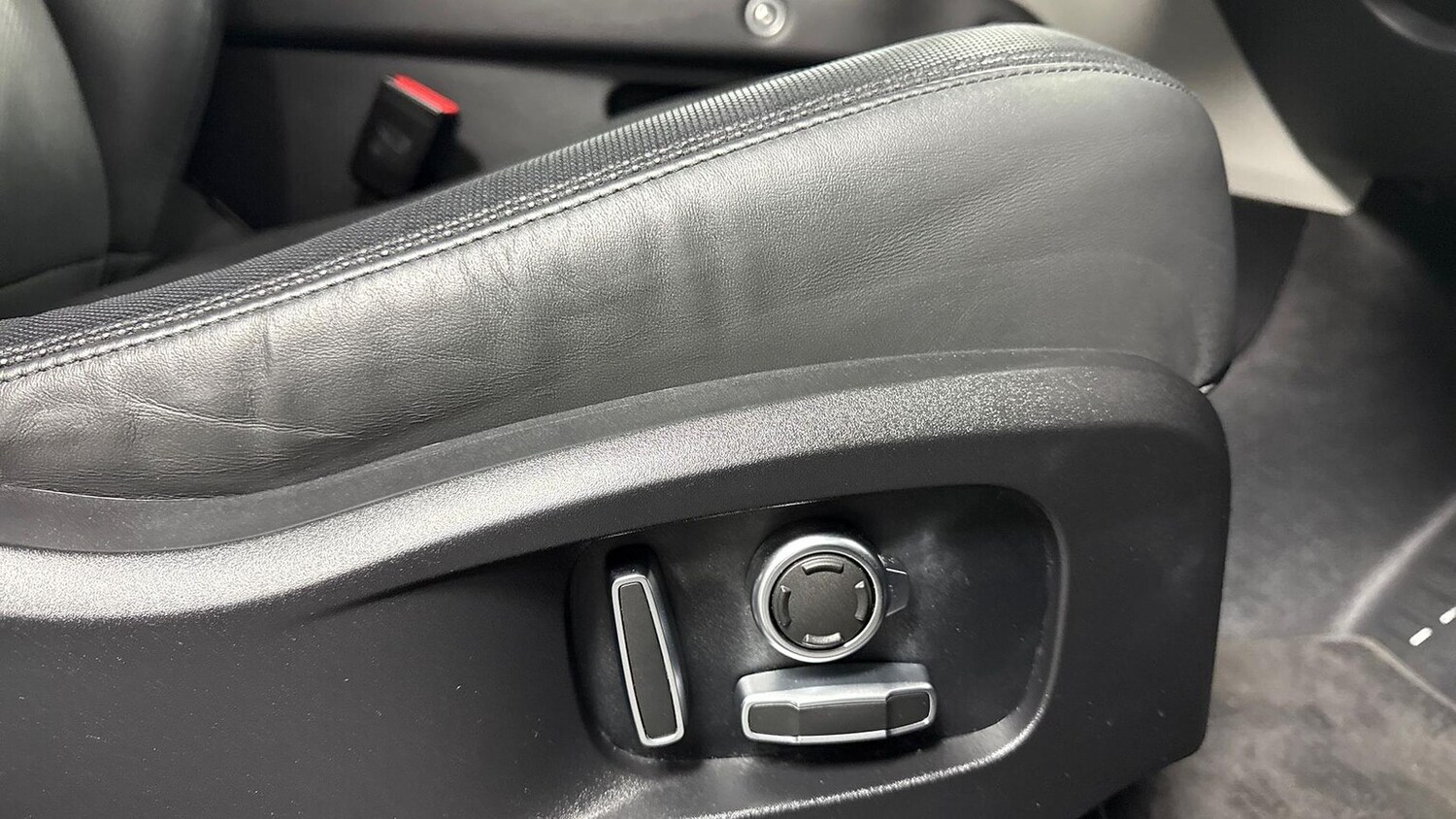 Used Land Rover Defender 2023 for sale - 78191076: Photo 25