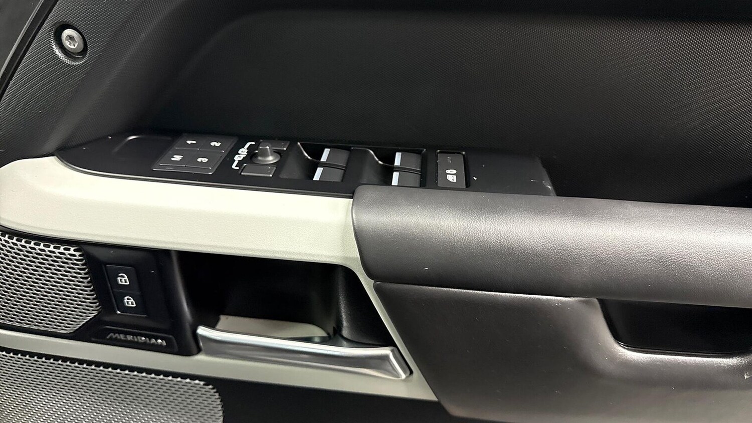 Used Land Rover Defender 2023 for sale - 78191076: Photo 26