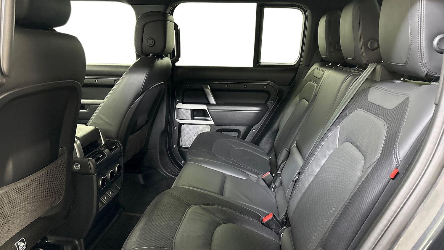 Used Land Rover Defender 2023 for sale - 78191076: Photo 5