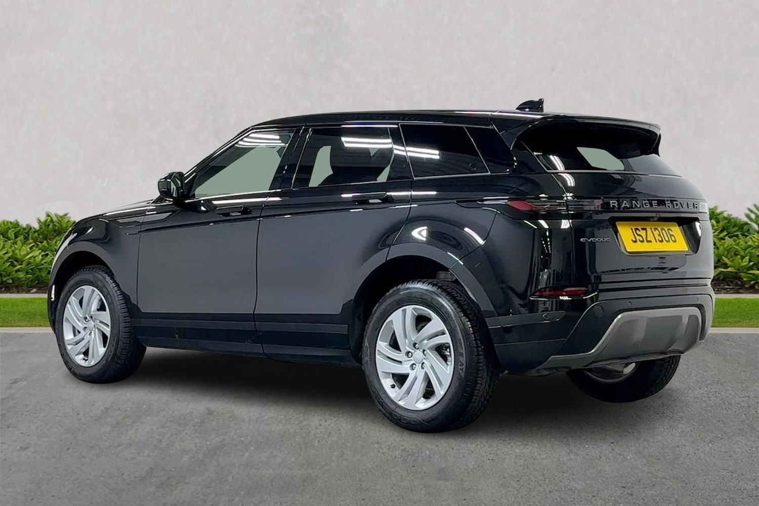 Used Land Rover Range Rover Evoque 2025 for sale - 76762454: Photo 2