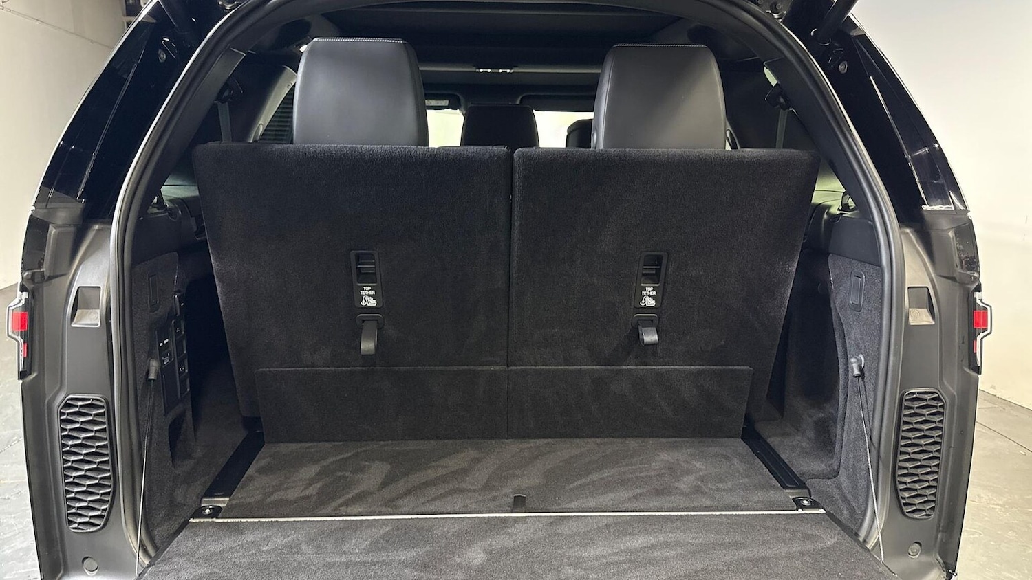 Used Land Rover Discovery 2024 for sale - 76335151: Photo 10