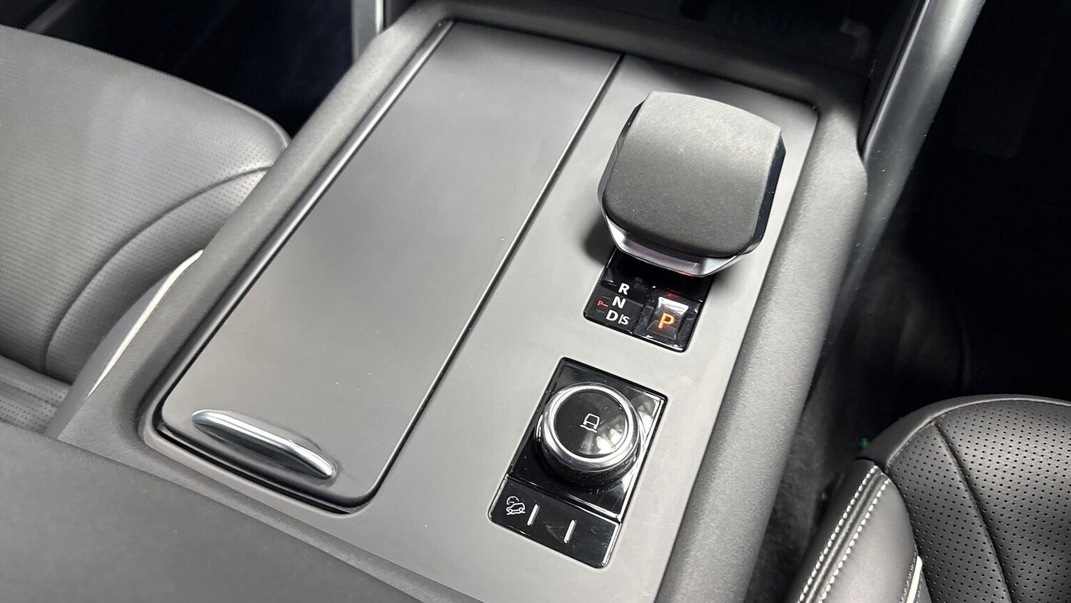 Used Land Rover Discovery 2024 for sale - 76335151: Photo 13