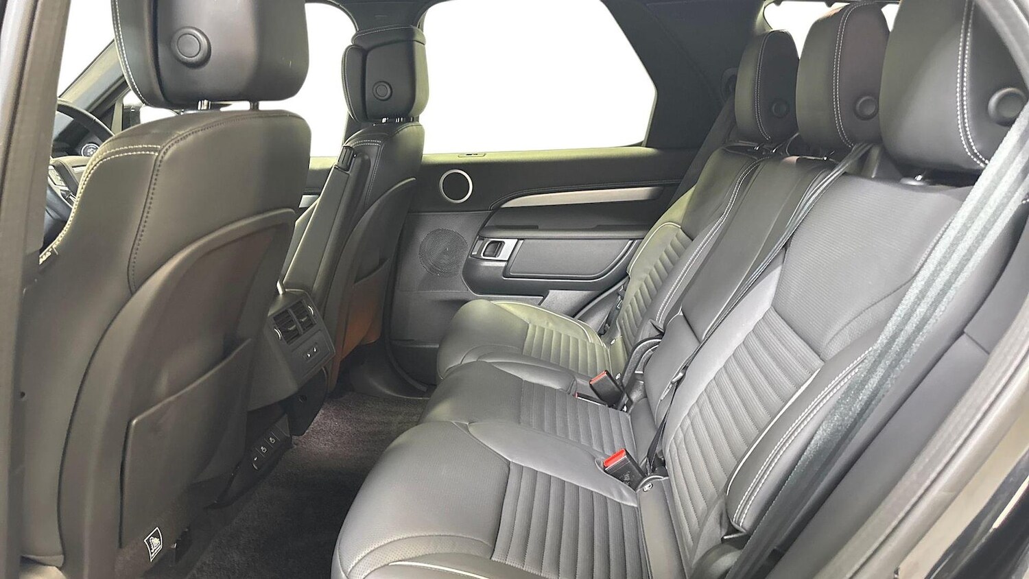 Used Land Rover Discovery 2024 for sale - 76335151: Photo 4