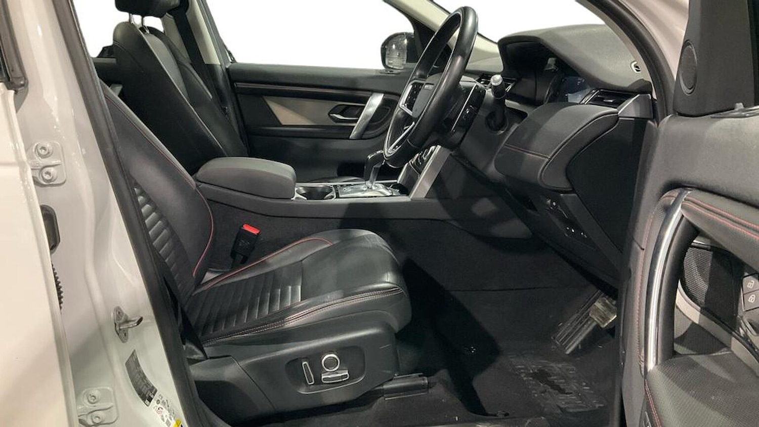 Used Land Rover Discovery Sport 2022 for sale - 77028095: Photo 3