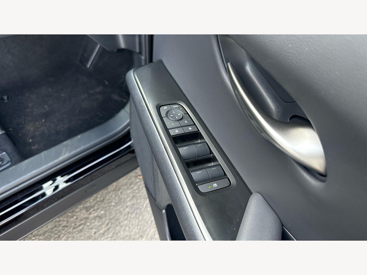 Used Lexus UX 2025 for sale - 78057622: Photo 28